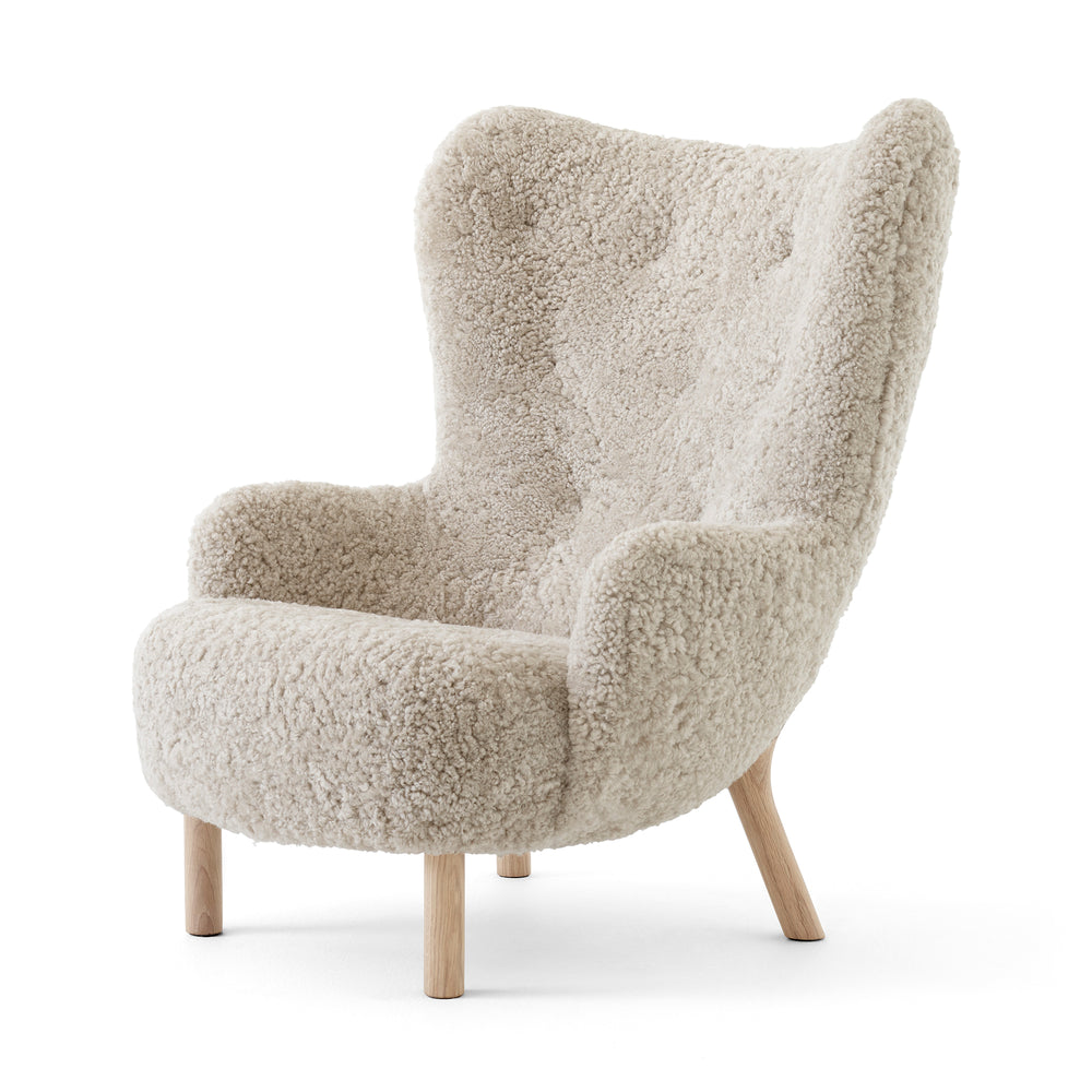 &amp;Tradition - Petra Lounge Chair VB3 | sheepskin moonlight / Eiche