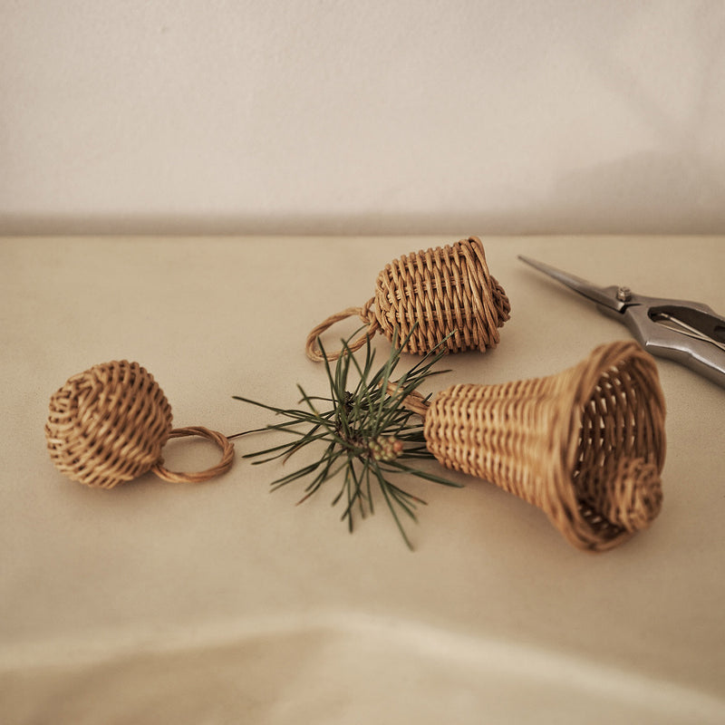 Ferm Living - Geflochtene Glocken-Kugeln