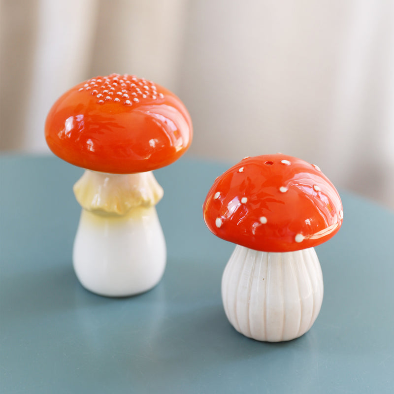 &amp;klevering - Salz- und Pfefferstreuer Mushroom | rot / weiß
